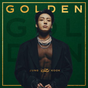 Capa do álbum do Jungkook do BTS, sem camisa. ele está centralizado com um fundo verde com escritas em dourado e em verde escuro.